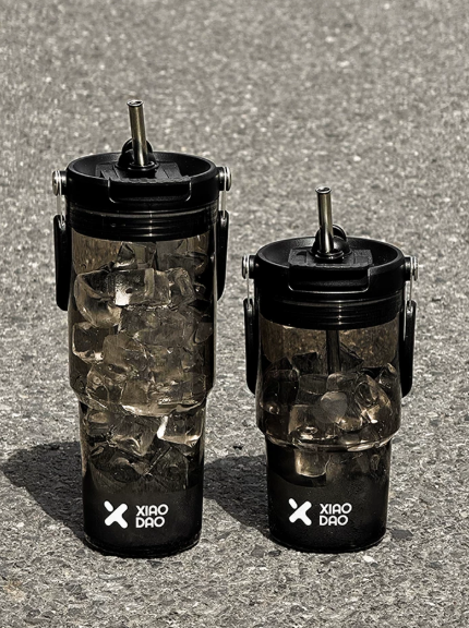 Height of the water cup withstraw: Average appearance level